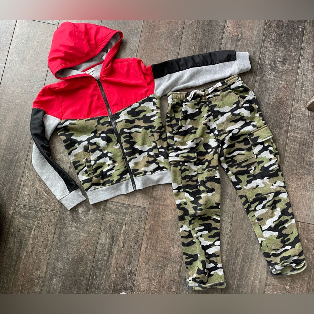 Boys Fleece Outfit, Size 8